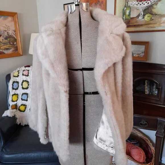 Vintage Plush Faux Fur Cape Thick Plush Warm Winter Glamourous Luxurious Formal - Picture 5 of 16